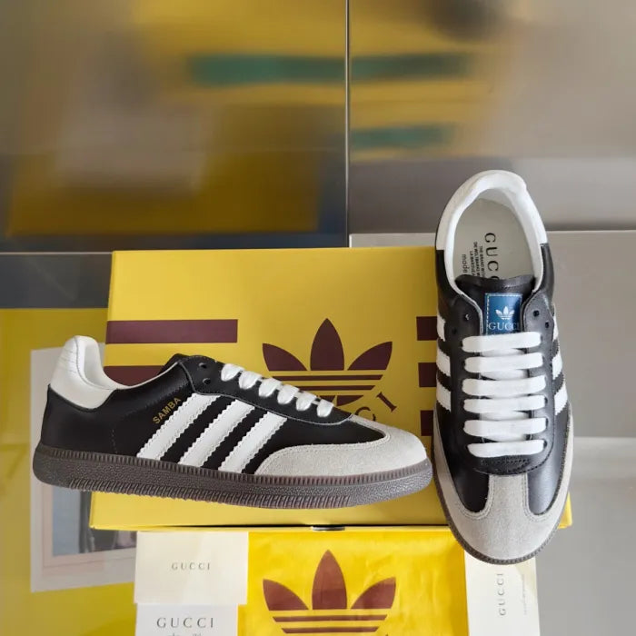 SNEAKERS 11