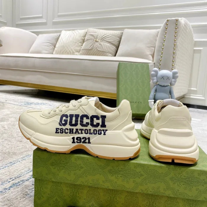 SNEAKERS 26