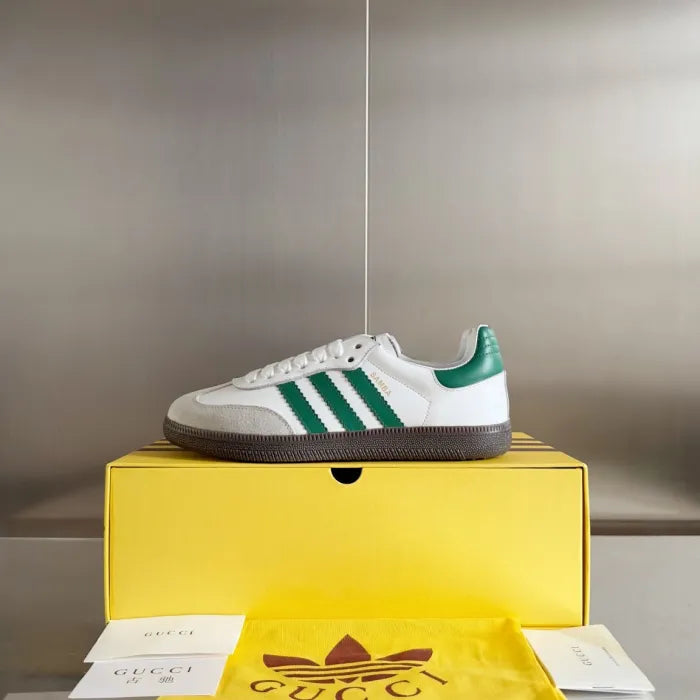 SNEAKERS 19