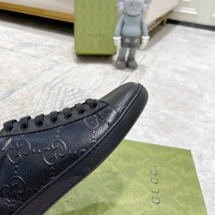 SNEAKERS 16