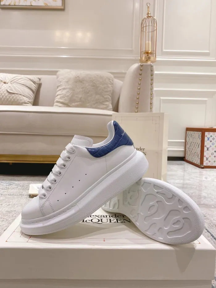 A - SNEAKERS