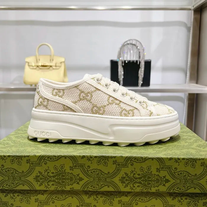 SNEAKERS 08