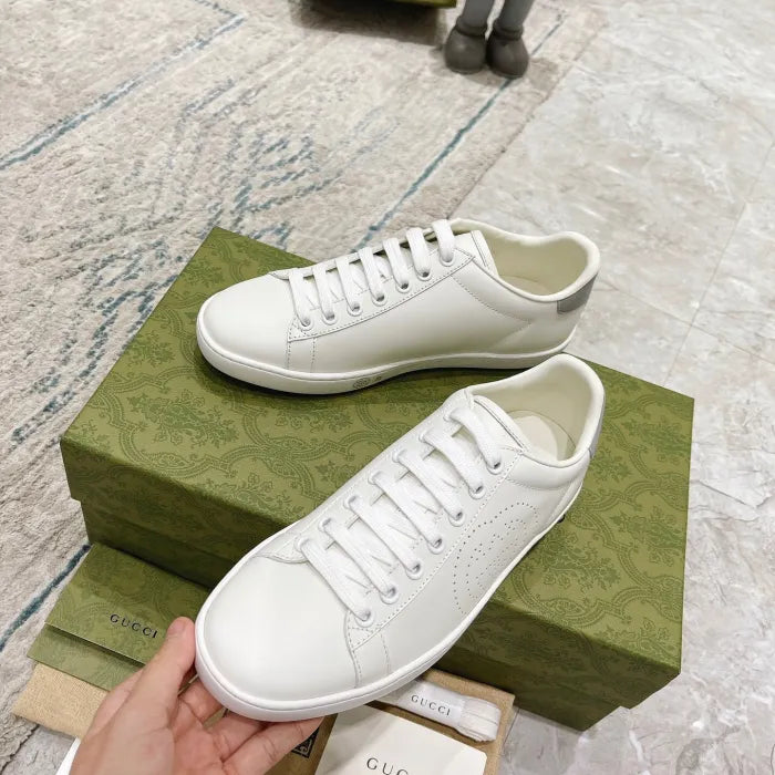 SNEAKERS 21
