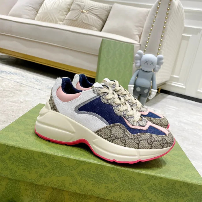 SNEAKERS 26