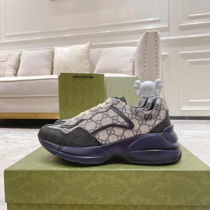 SNEAKERS 26