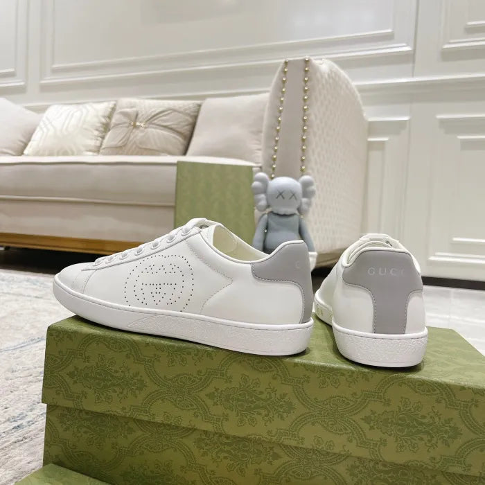 SNEAKERS 21