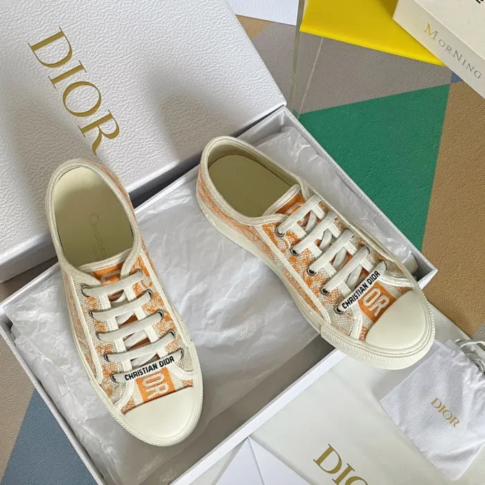 D - SNEAKERS