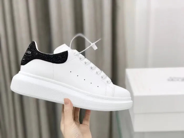 A - SNEAKERS