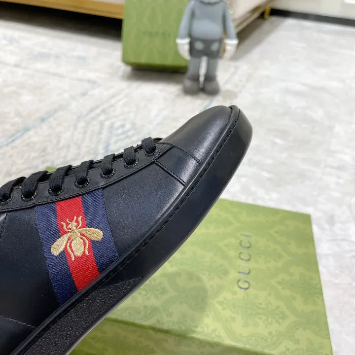 SNEAKERS 16