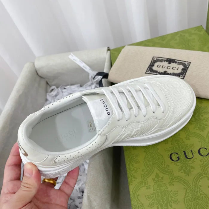 SNEAKERS 23