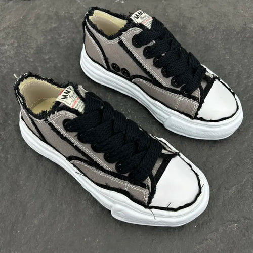A - SNEAKERS