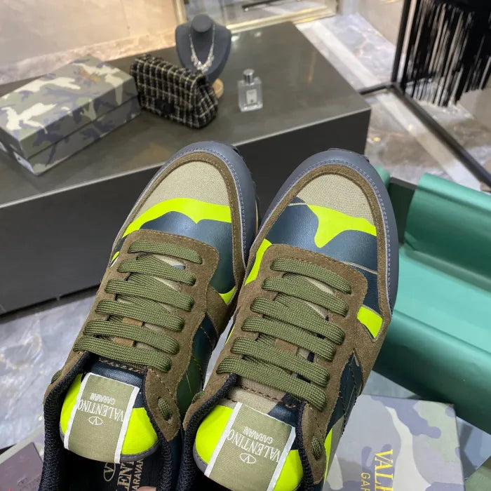 V - SNEAKERS