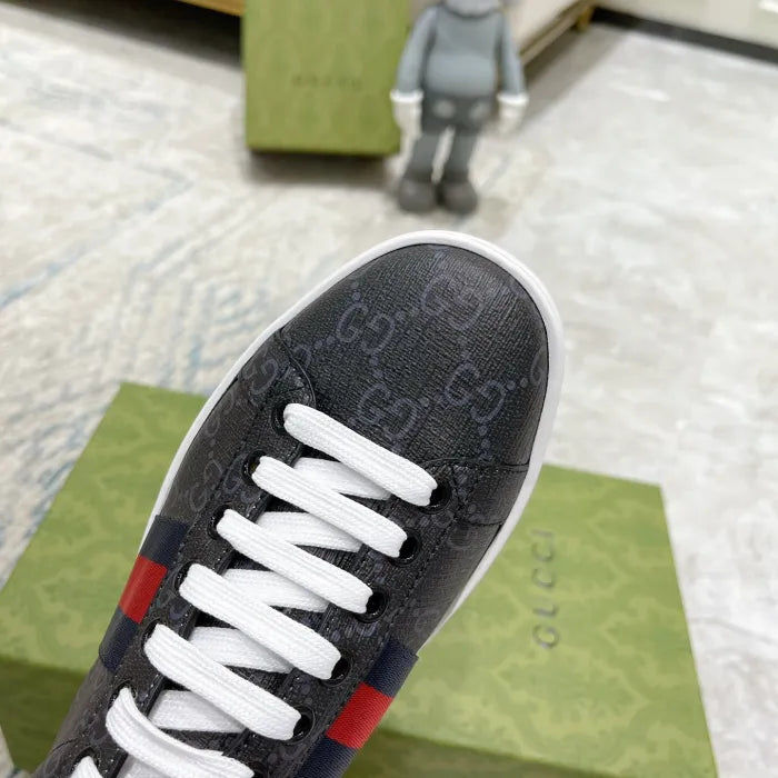 SNEAKERS 16