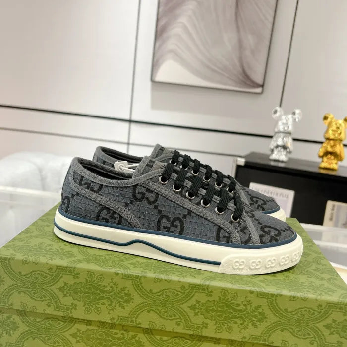 SNEAKERS 22