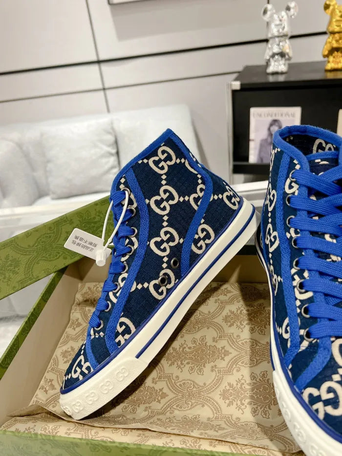SNEAKERS 01