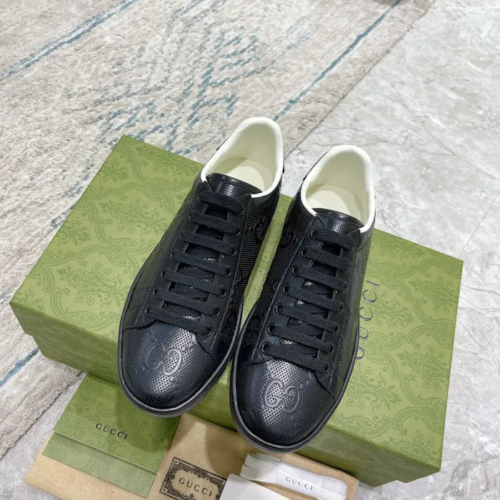 SNEAKERS 16