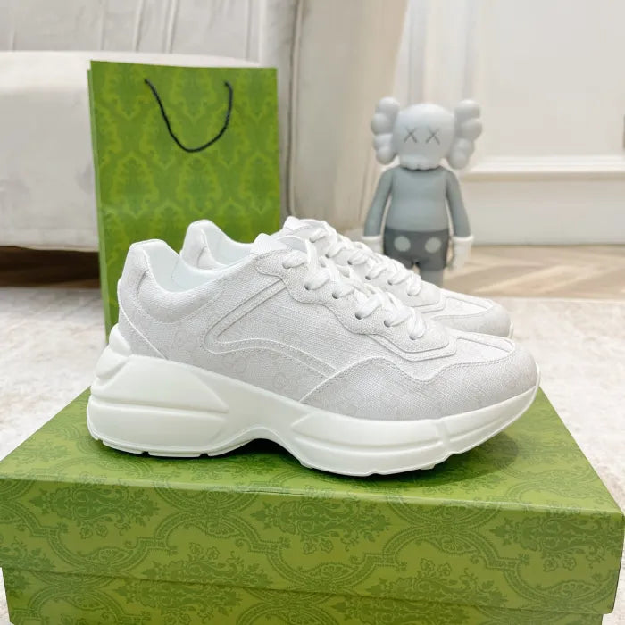 SNEAKERS 06