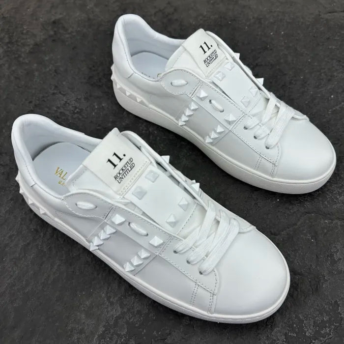 V - SNEAKERS