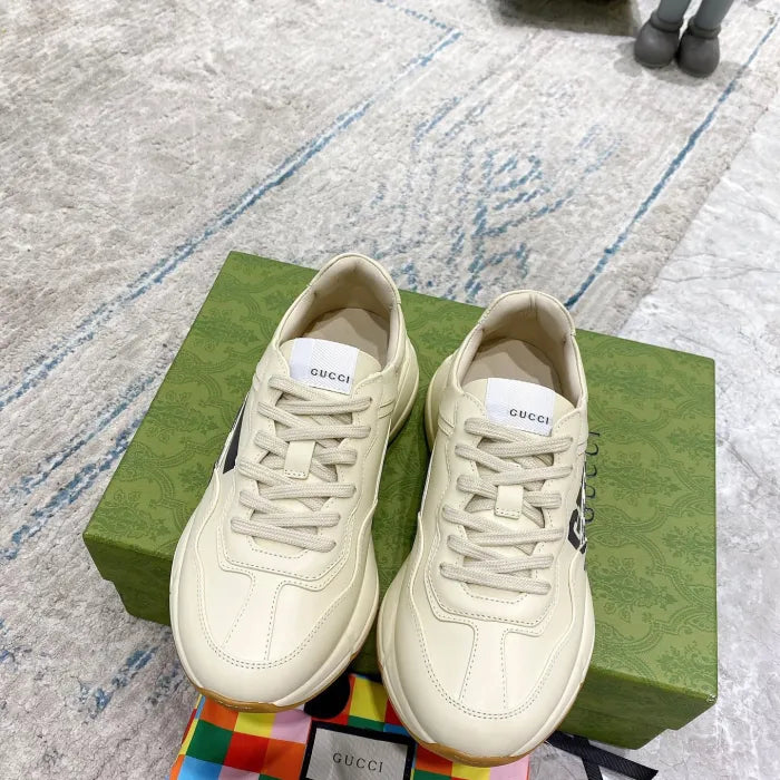 SNEAKERS 26