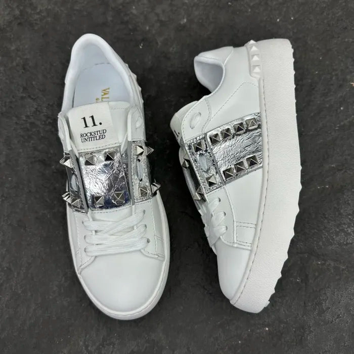 V - SNEAKERS