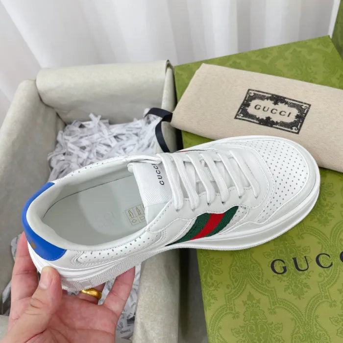 SNEAKERS 23