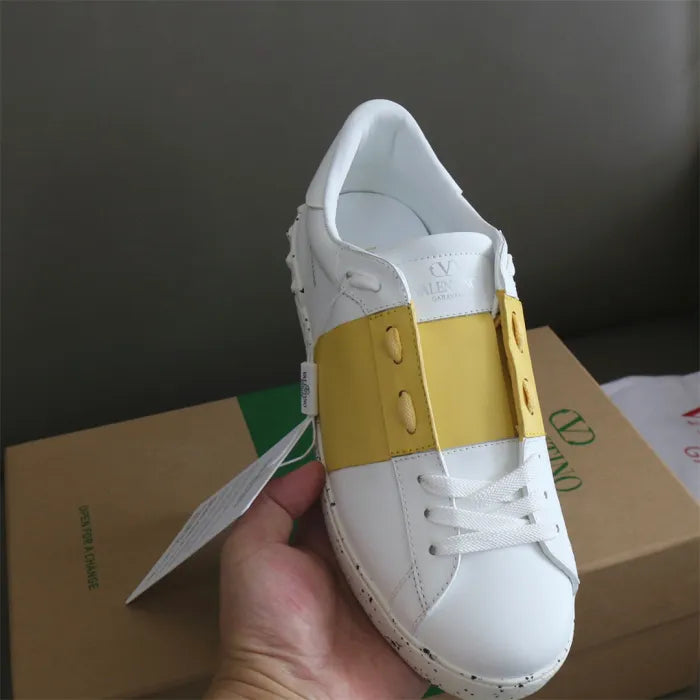 V - SNEAKERS