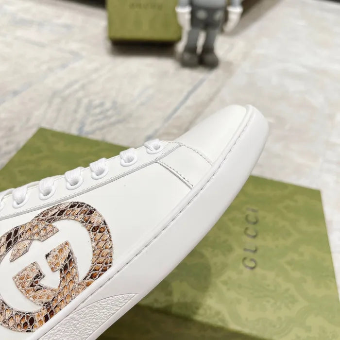 SNEAKERS 21