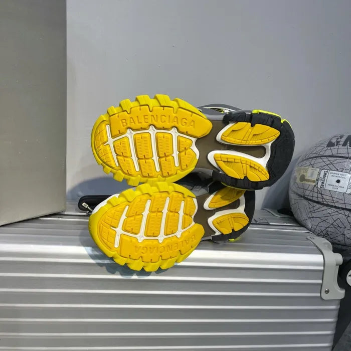 B - SNEAKERS