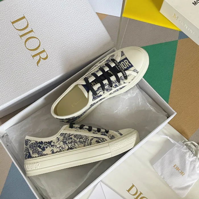 D - SNEAKERS
