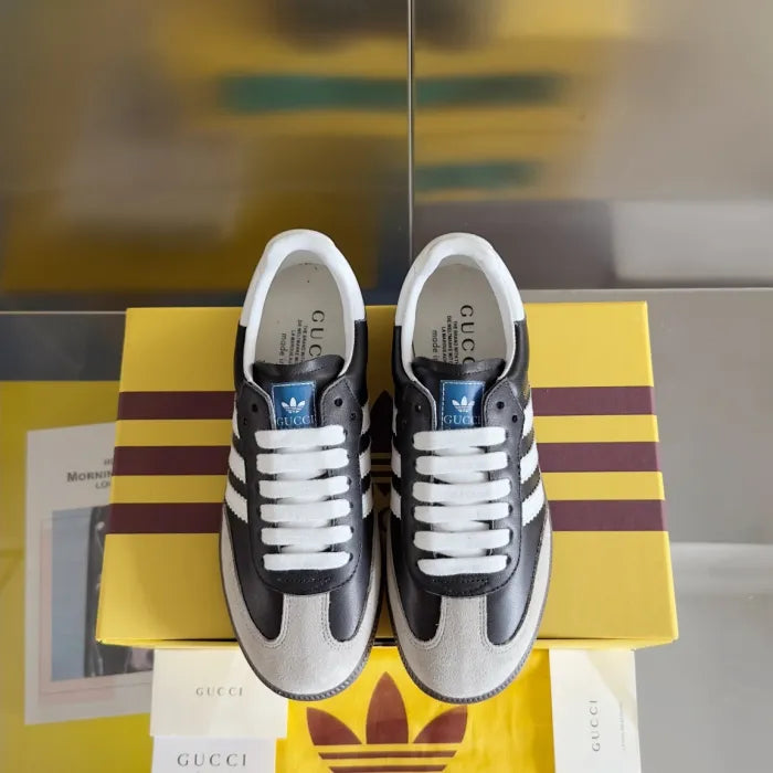 SNEAKERS 11