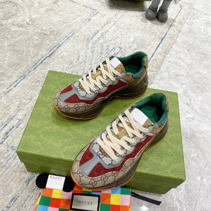 SNEAKERS 26