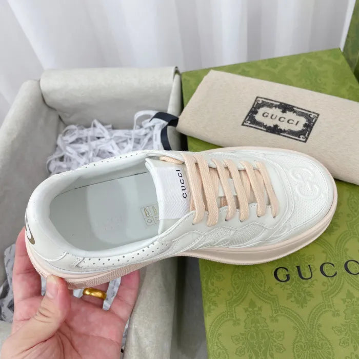 SNEAKERS 23