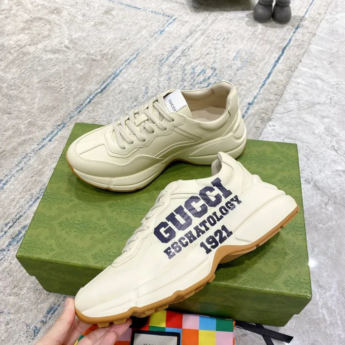 SNEAKERS 26
