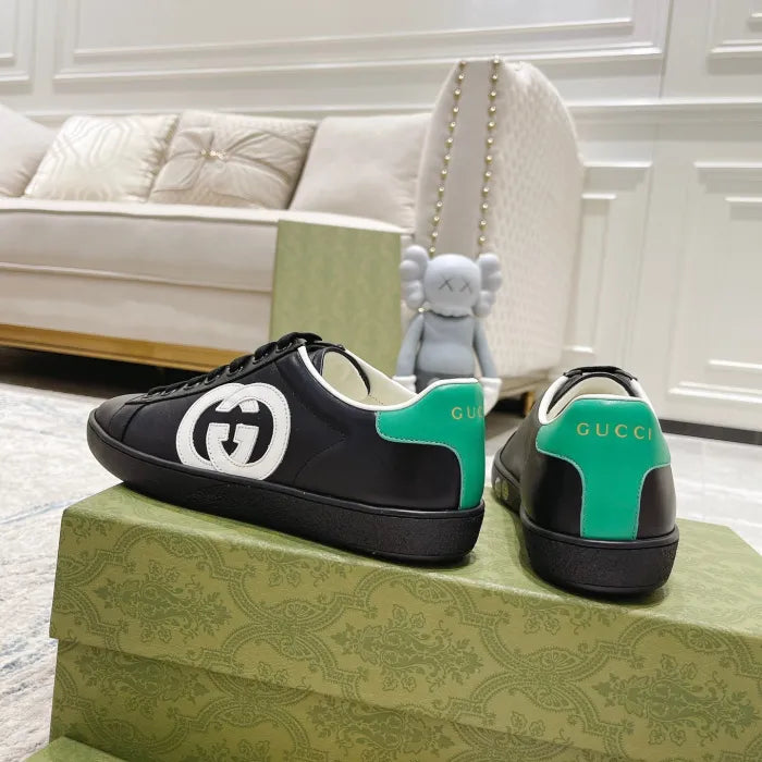 SNEAKERS 16
