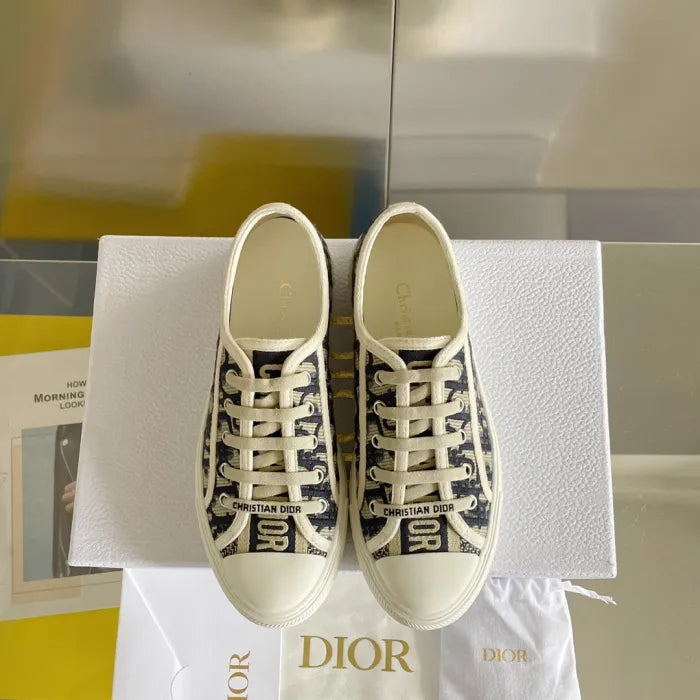 D - SNEAKERS