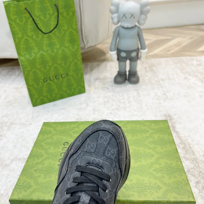 SNEAKERS 06