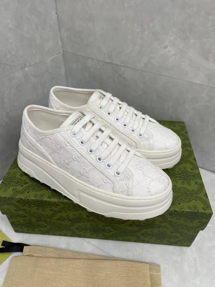 SNEAKERS 03