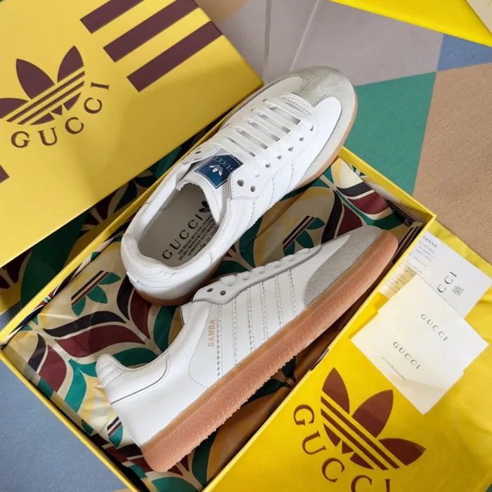 SNEAKERS 10