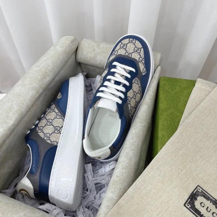 SNEAKERS 23