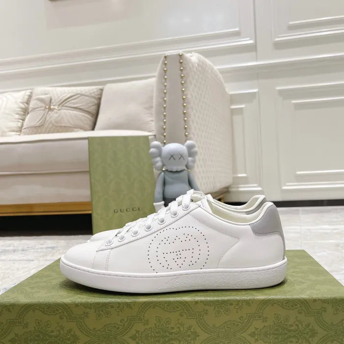 SNEAKERS 21