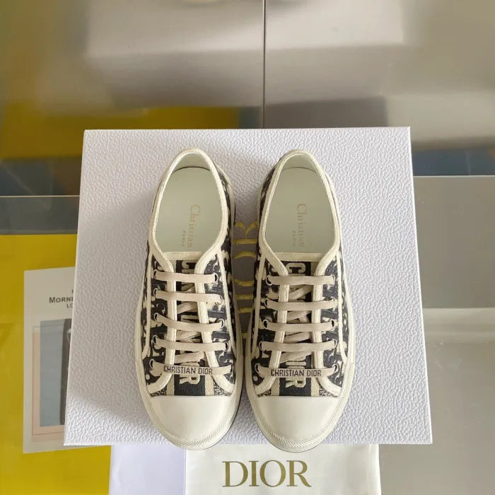 D - SNEAKERS