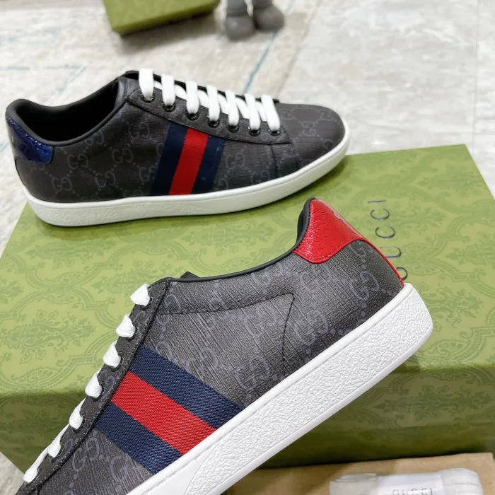 SNEAKERS 16