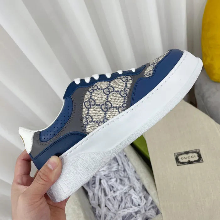SNEAKERS 23