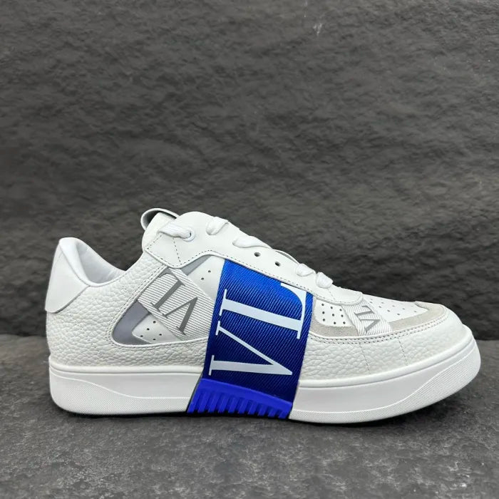 V - SNEAKERS