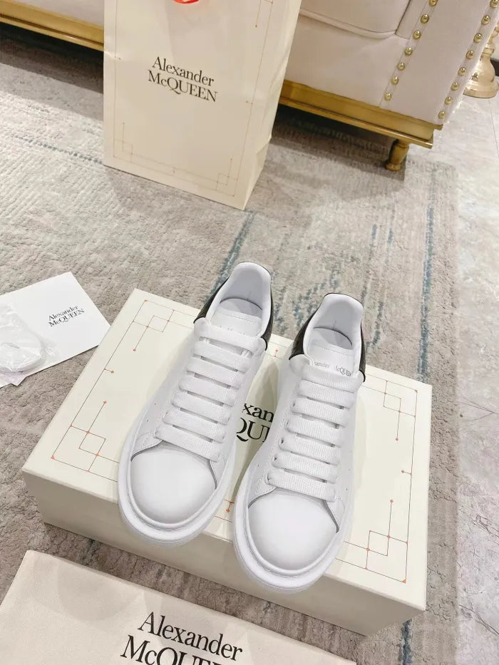 A - SNEAKERS