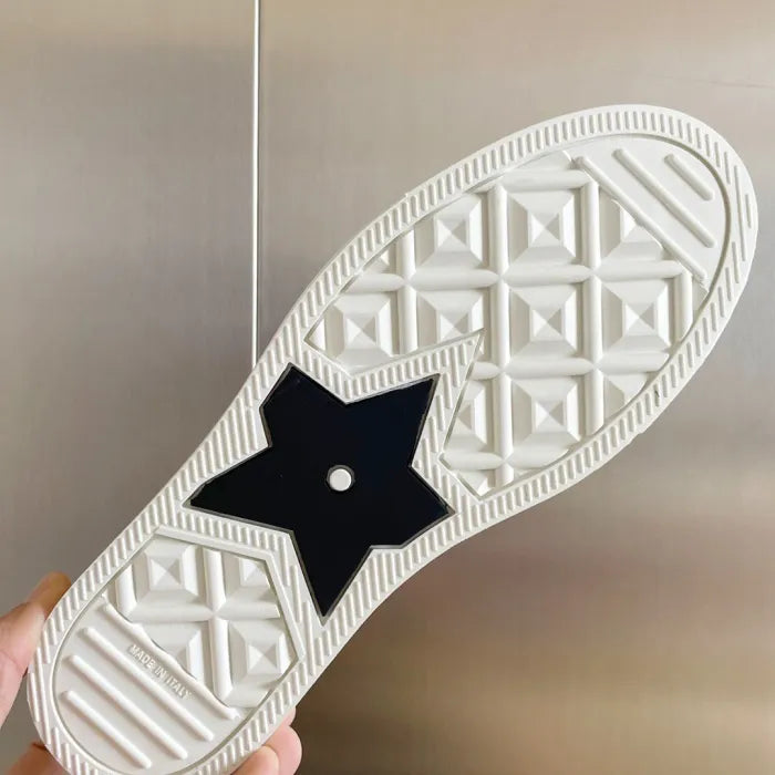 D - SNEAKERS