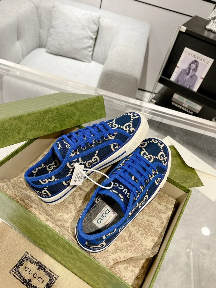 SNEAKERS 09