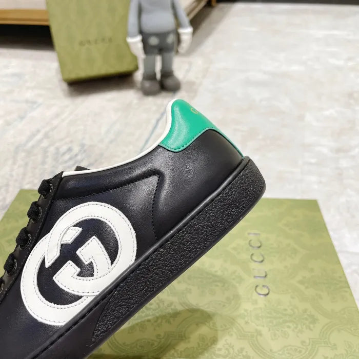 SNEAKERS 16