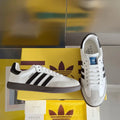 SNEAKERS 12