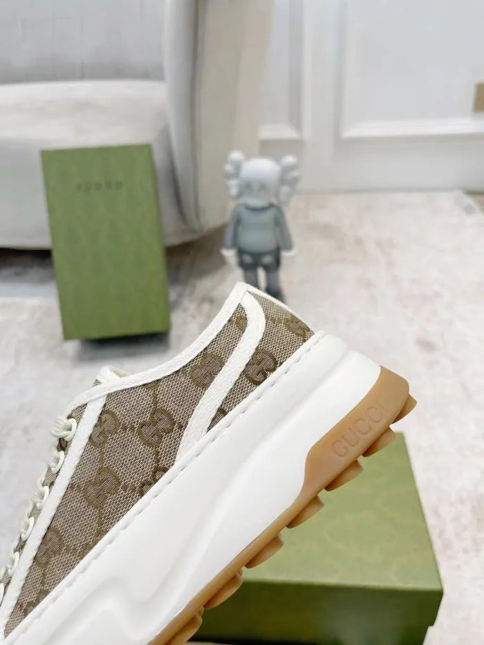 SNEAKERS 28